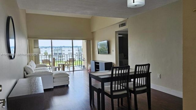 502 NW 87th Ave 403, Miami, FL 33172