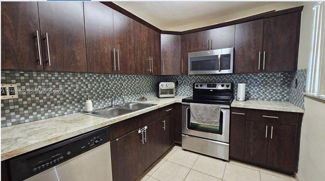 502 NW 87th Ave 403, Miami, FL 33172