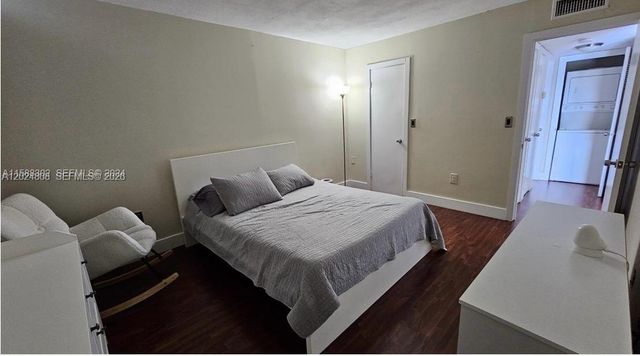 502 NW 87th Ave 403, Miami, FL 33172