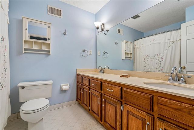 1528 HOLLY HILL DR, Germantown, TN 38138