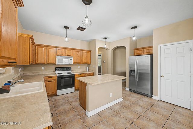 6611 S 25TH Drive, Phoenix, AZ 85041