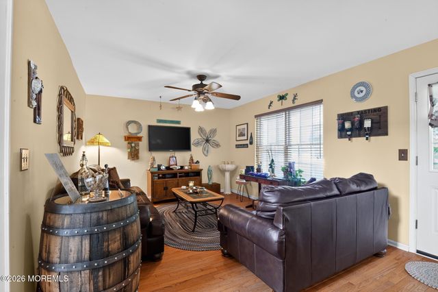 105 Hollow Oak Lane, Manahawkin, NJ 08050