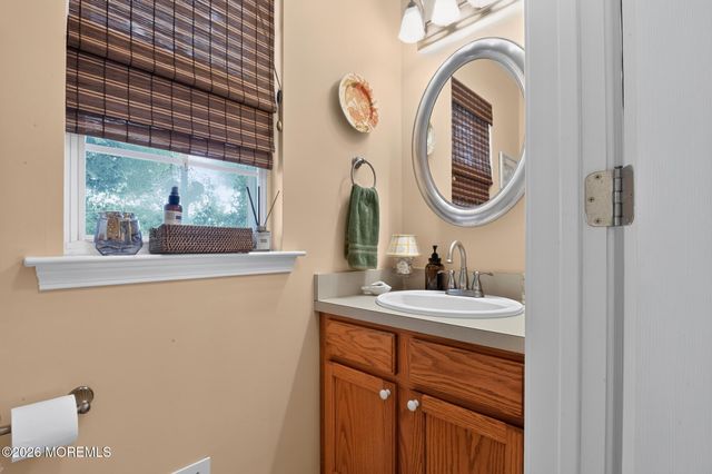 105 Hollow Oak Lane, Manahawkin, NJ 08050