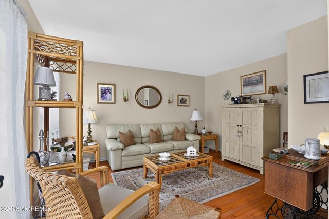 105 Hollow Oak Lane, Manahawkin, NJ 08050