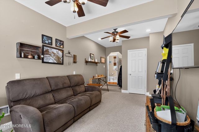 105 Hollow Oak Lane, Manahawkin, NJ 08050