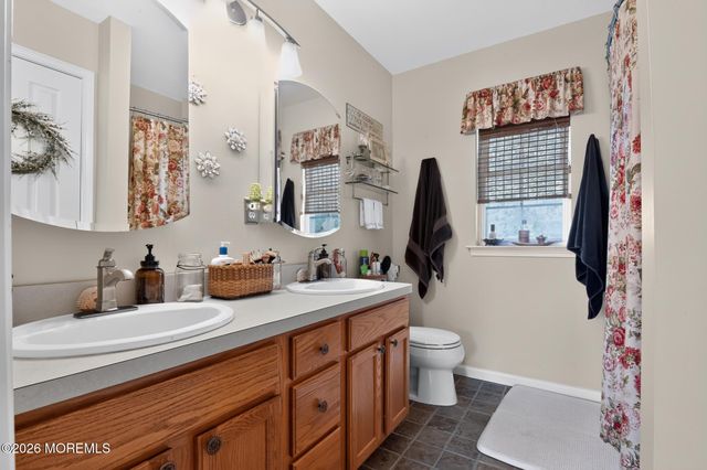 105 Hollow Oak Lane, Manahawkin, NJ 08050