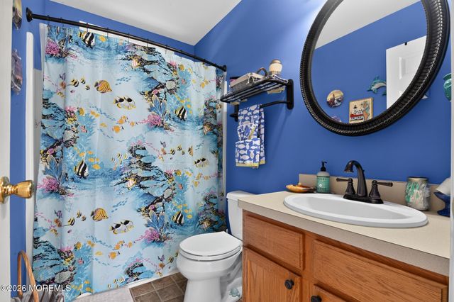105 Hollow Oak Lane, Manahawkin, NJ 08050