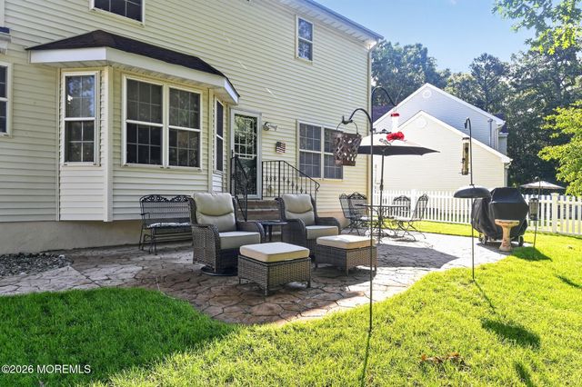 105 Hollow Oak Lane, Manahawkin, NJ 08050