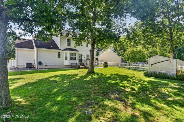 105 Hollow Oak Lane, Manahawkin, NJ 08050