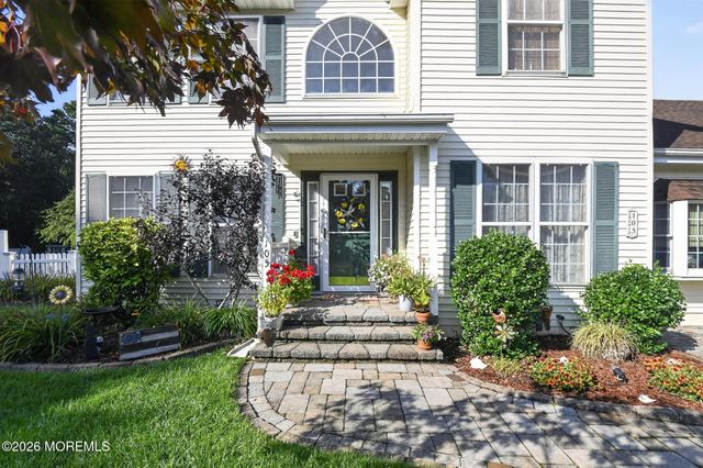 105 Hollow Oak Lane, Manahawkin, NJ 08050