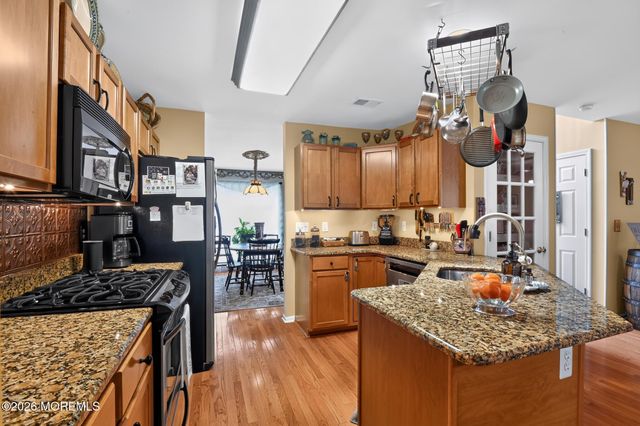 105 Hollow Oak Lane, Manahawkin, NJ 08050
