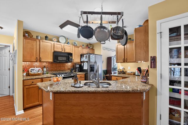 105 Hollow Oak Lane, Manahawkin, NJ 08050