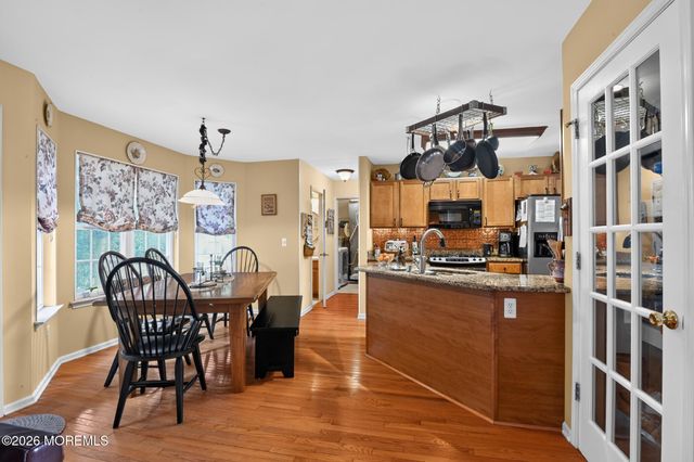 105 Hollow Oak Lane, Manahawkin, NJ 08050