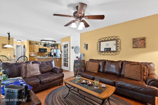 105 Hollow Oak Lane, Manahawkin, NJ 08050
