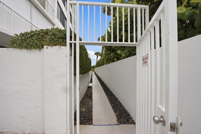 3589 S Ocean Boulevard 808, South Palm Beach, FL 33480