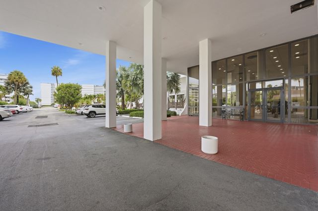 3589 S Ocean Boulevard 808, South Palm Beach, FL 33480