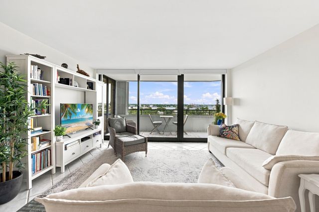 3589 S Ocean Boulevard 808, South Palm Beach, FL 33480