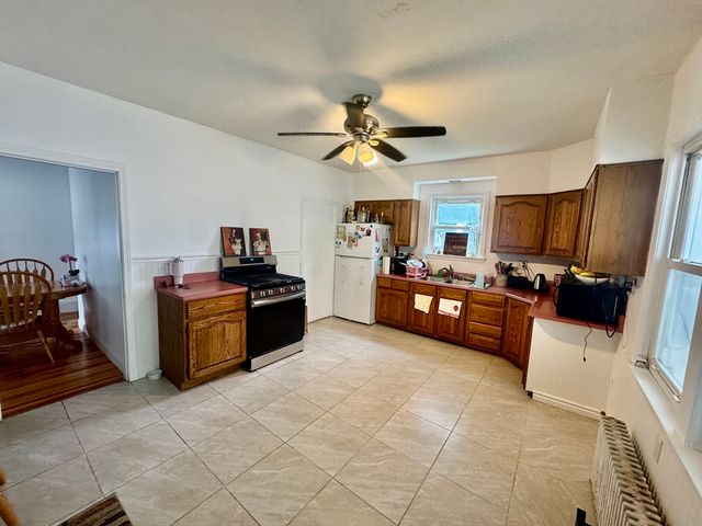 225 White St, Lowell, MA 01854