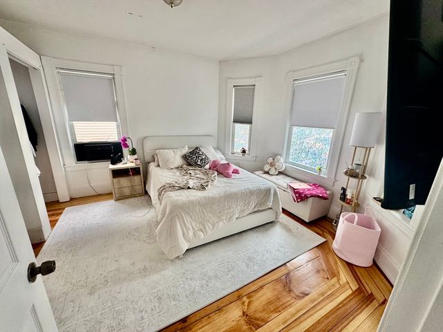 225 White St, Lowell, MA 01854