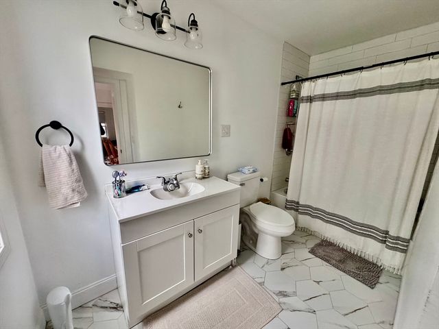 225 White St, Lowell, MA 01854