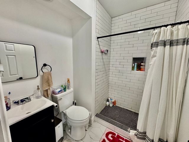 225 White St, Lowell, MA 01854