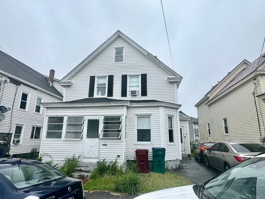 225 White St, Lowell, MA 01854