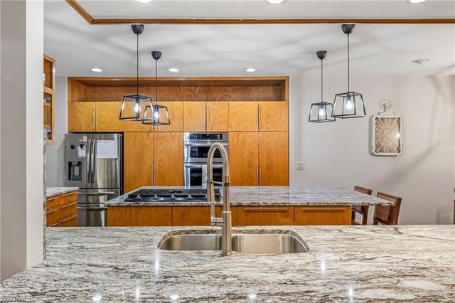 381 Hunters Point, Lexington, NC 27295
