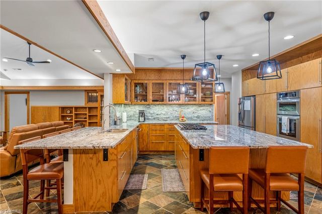 381 Hunters Point, Lexington, NC 27295