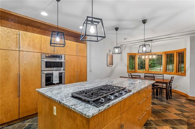 381 Hunters Point, Lexington, NC 27295