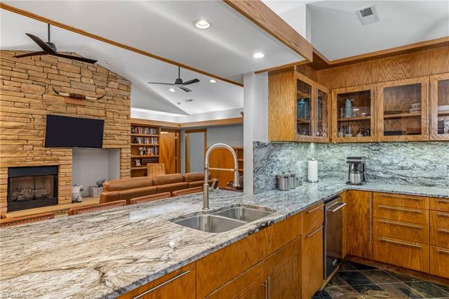 381 Hunters Point, Lexington, NC 27295