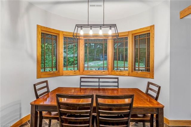 381 Hunters Point, Lexington, NC 27295