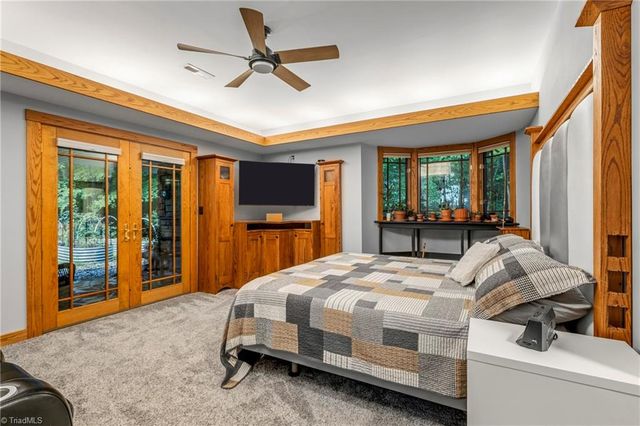 381 Hunters Point, Lexington, NC 27295