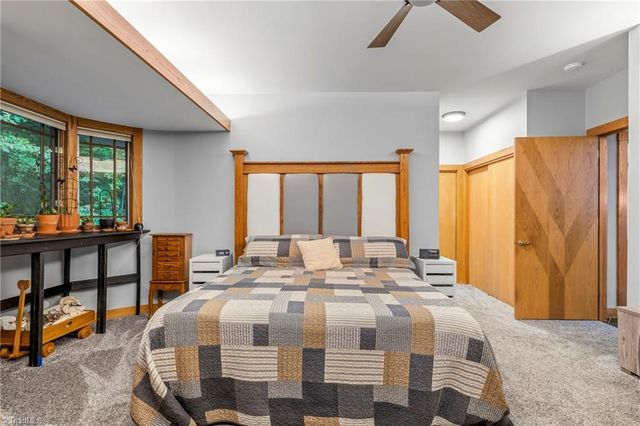381 Hunters Point, Lexington, NC 27295