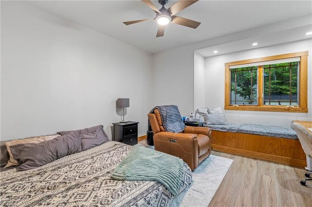 381 Hunters Point, Lexington, NC 27295