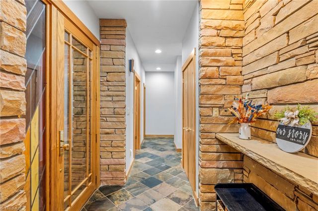 381 Hunters Point, Lexington, NC 27295