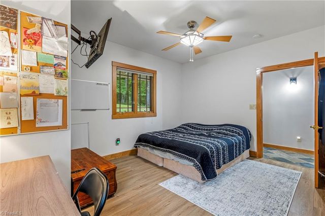 381 Hunters Point, Lexington, NC 27295