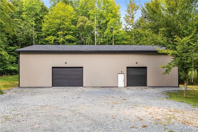 381 Hunters Point, Lexington, NC 27295