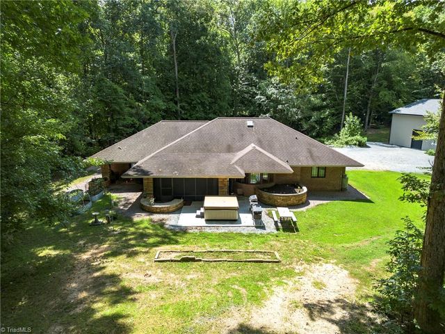 381 Hunters Point, Lexington, NC 27295