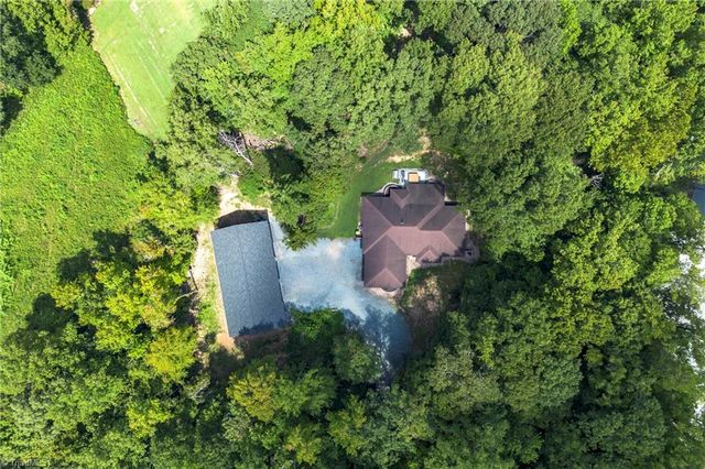 381 Hunters Point, Lexington, NC 27295