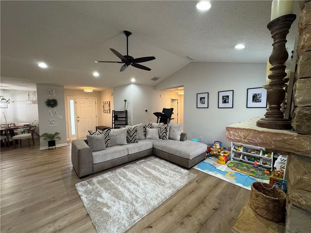 1003 Rolling Ridge Lane, Auburn, GA 30011