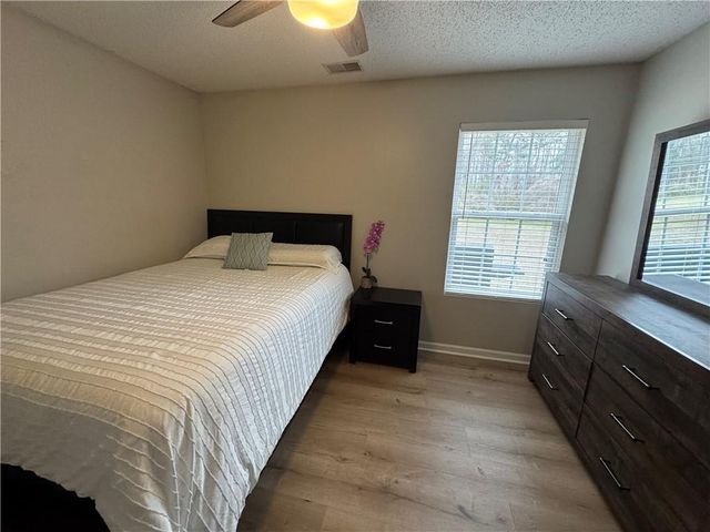 1003 Rolling Ridge Lane, Auburn, GA 30011