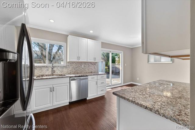 1760 S John Hix Street, Westland, MI 48186