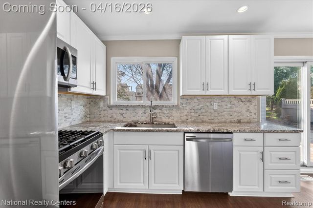 1760 S John Hix Street, Westland, MI 48186