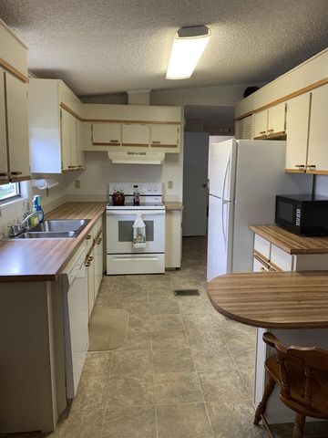 8 SE Hernando Lane, Port St. Lucie, FL 34952