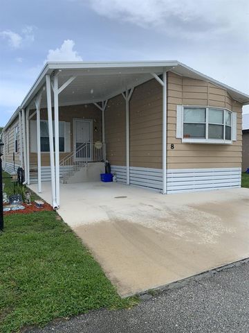 8 SE Hernando Lane, Port St. Lucie, FL 34952
