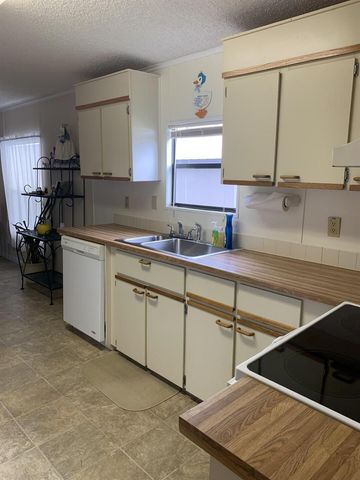 8 SE Hernando Lane, Port St. Lucie, FL 34952