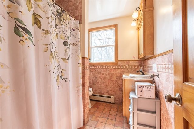 1 Lorraine Ln, Millville, MA 01529