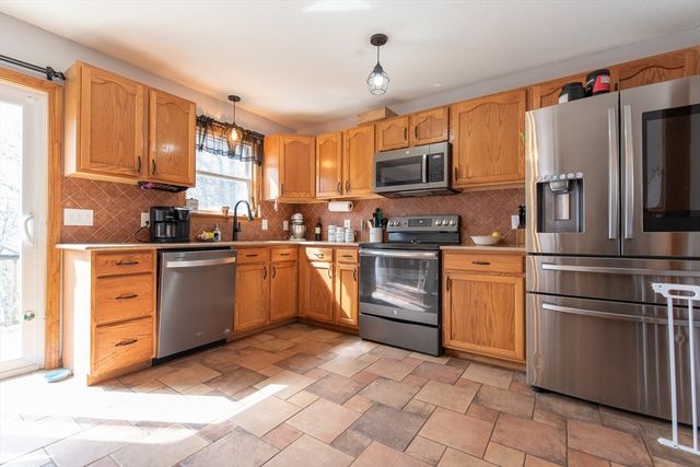 1 Lorraine Ln, Millville, MA 01529