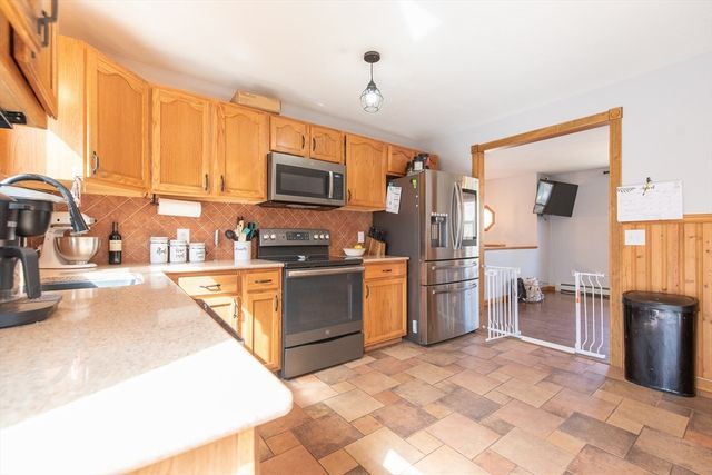 1 Lorraine Ln, Millville, MA 01529