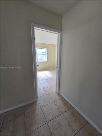 724 SW 7th Ter 1-2, Hallandale Beach, FL 33009